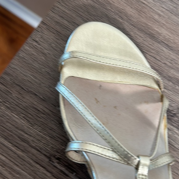 MICHAEL KORS WOMEN PALE GOLD KAMI T STRAPS WEDGE HERLS IN SIZE 8 M - Picture 6 of 8